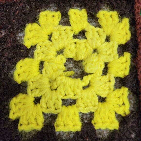 Vtg Crochet   3.5 x 3.5 ft Afghan Blanket lap Throw Granny Squares Brown 70s - Picture 2 of 6